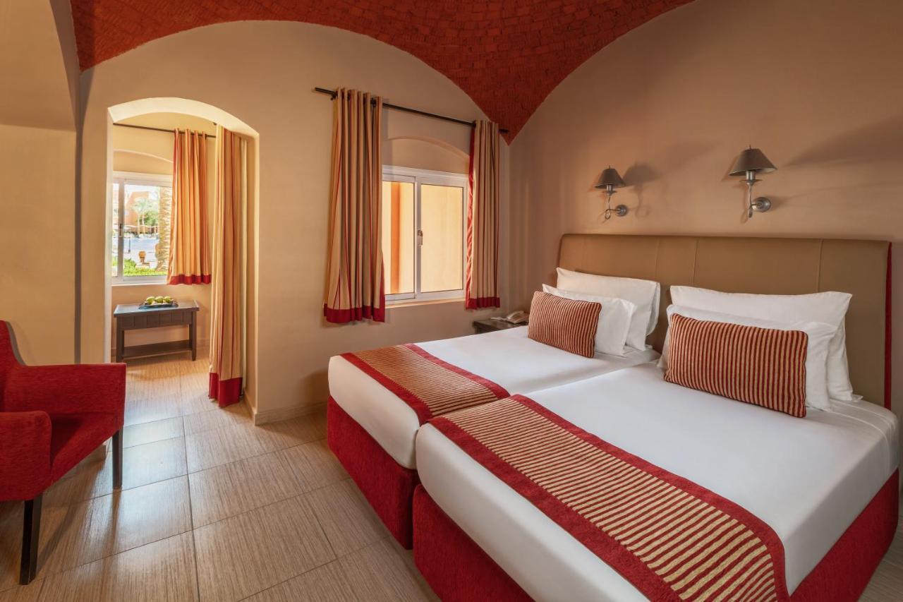 Jaz Makadi Oasis Resort Hurghada Bagian luar foto