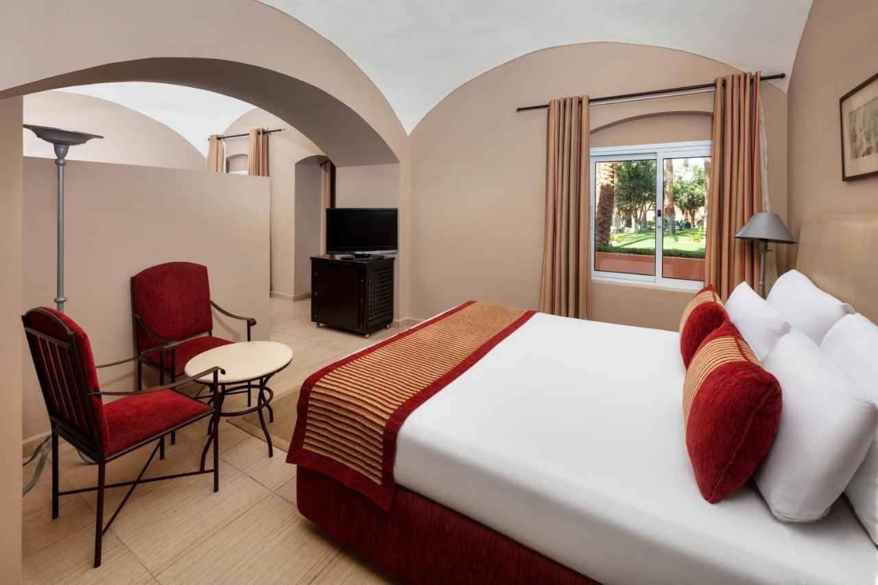 Jaz Makadi Oasis Resort Hurghada Bagian luar foto