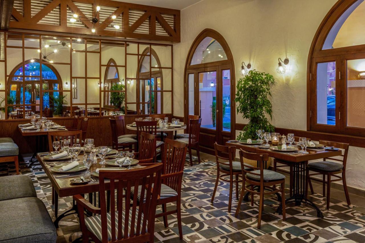 Jaz Makadi Oasis Resort Hurghada Bagian luar foto